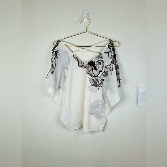 Guess Women’s Small Floral Print Off-Shoulder Blouse White Criss-Cross Back Top - Picture 6 of 15